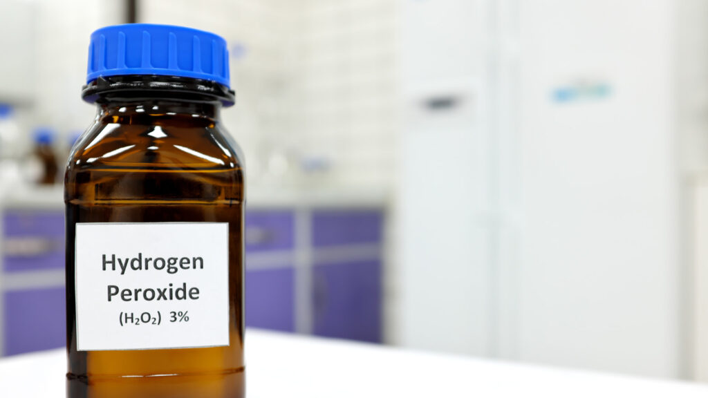 Agua oxigenada o perroxido de hidrogeno cura el mal aliento en Lima www.clinicadeencias.pe Clínica de Encías | Mal aliento e Implantes Dentales Lima Jirón Monterrey N° 355, Lima 15038 Santiago de Surco - Lima - Perú Teléfono: +51 992 220 516